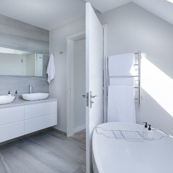 Tub-to-shower conversion